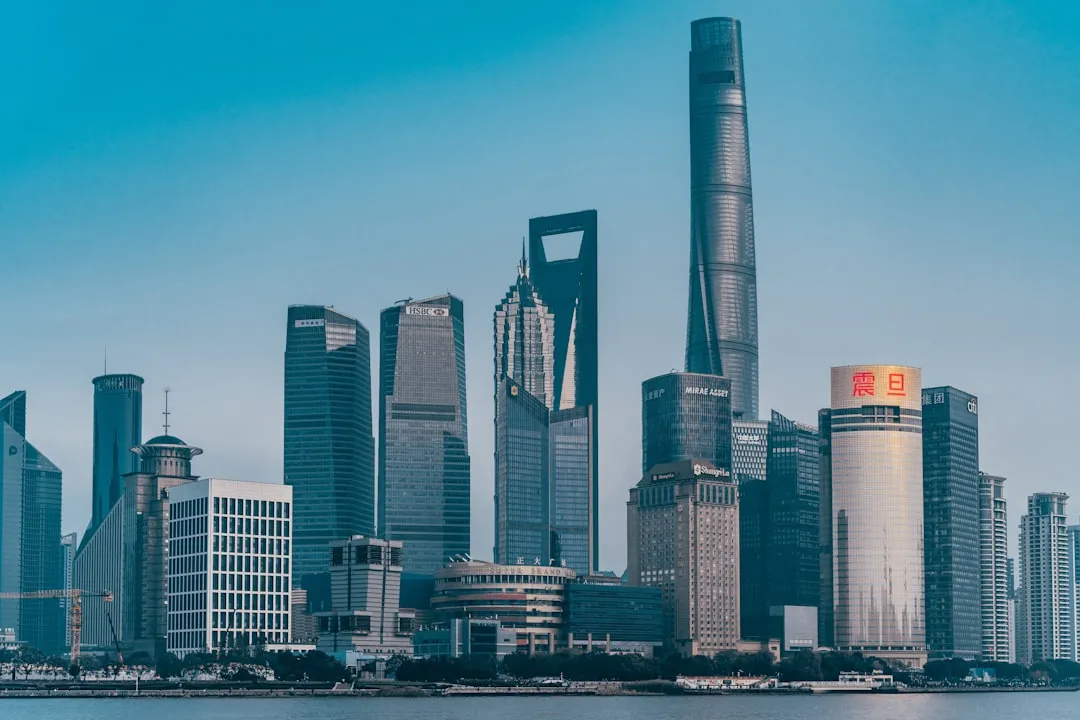 上海长租公寓市场2025年供需走势与机构化运营新动向
